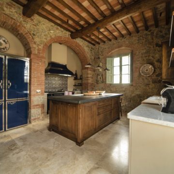 cucina tradizionale toscana Volterra realizzazione-restauro mobili antichi Calattini